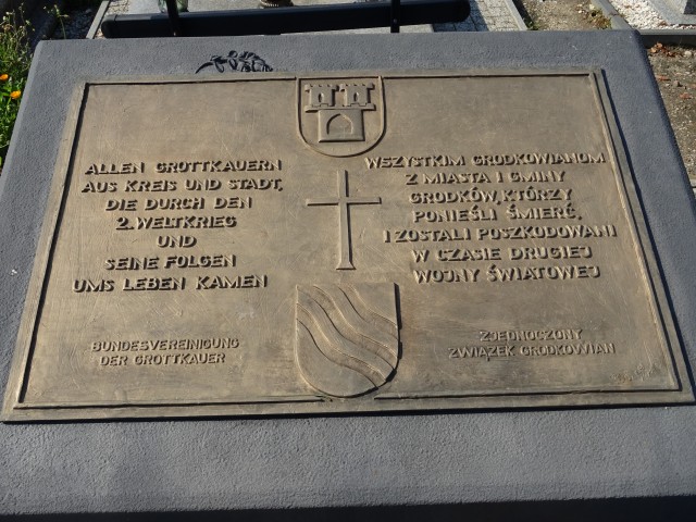 Tablica w Grodkowie upamiętniająca mieszkańców Grodkowa - ofiary II wojny światowej