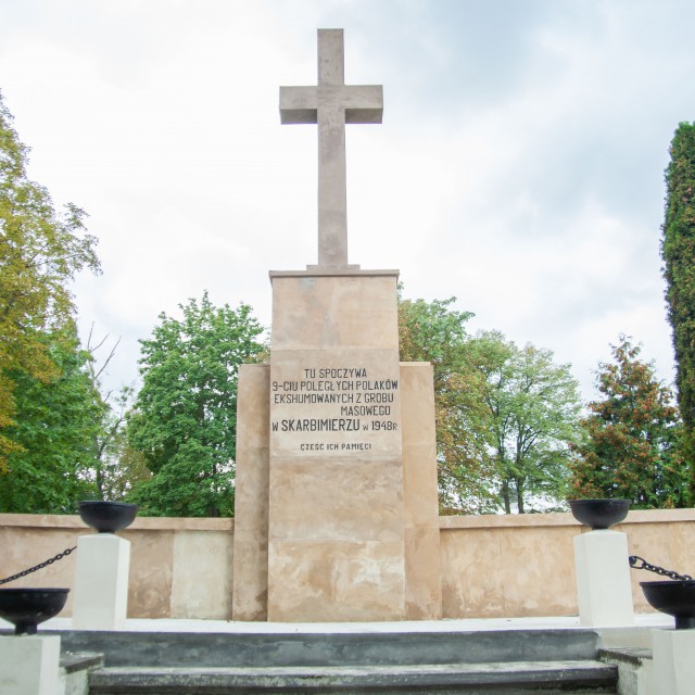 Mogiła zbiorowa w Brzegu nieznanych polskich żołnierzy poległych podczas II wojny światowej