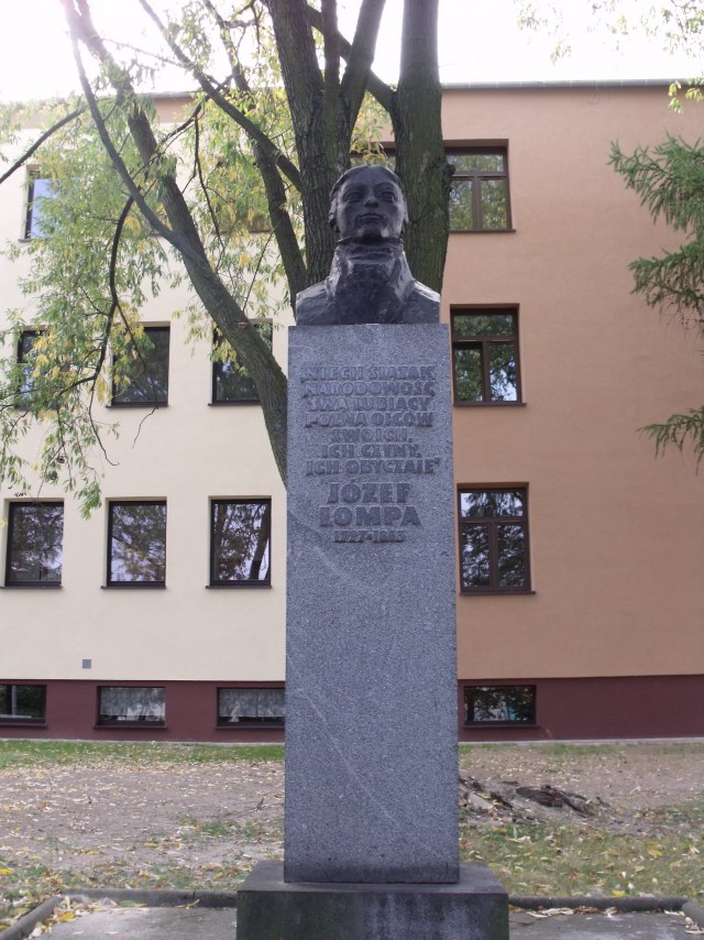 Popiersie w Oleśnie działacza społecznego i narodowego na Śląsku - Józefa Lompy