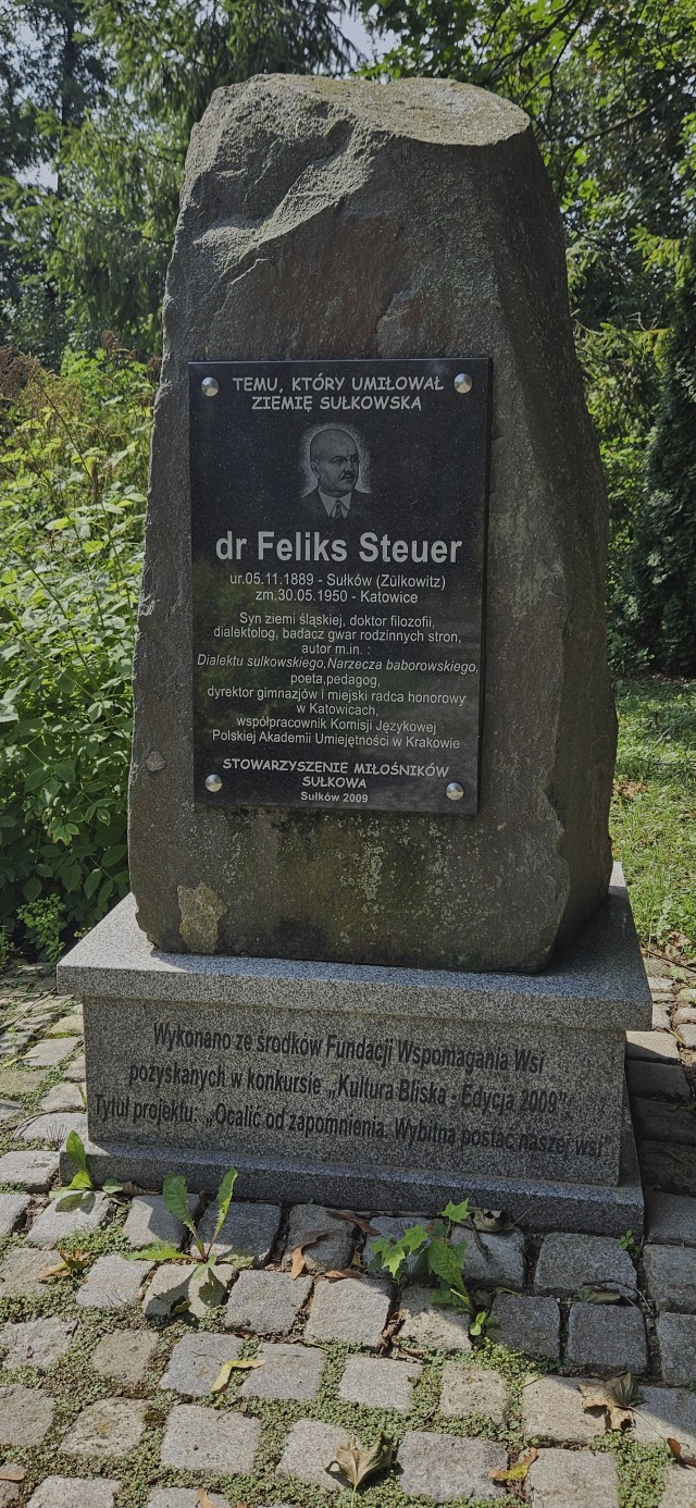 Obelisk w Sułkowie upamiętniający Feliksa Steuera