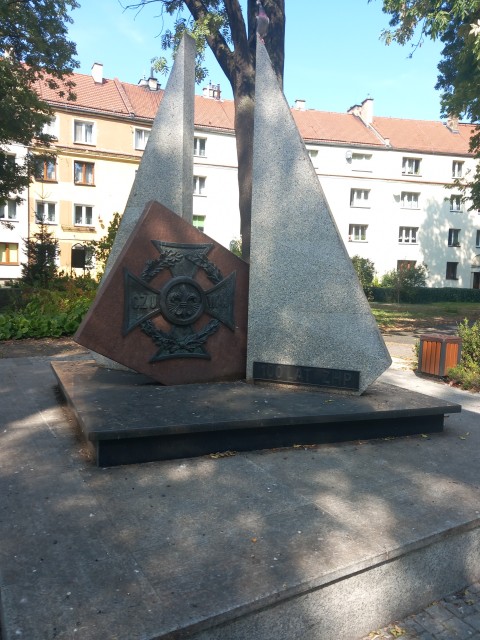 Obelisk w Głubczycach upamiętniający 100-ną rocznicę Związku Harcerstwa Polskiego