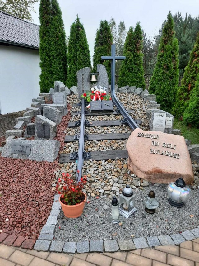 Pomnik w Tarnowcu upamiętniający Polaków pomordowanych i przesiedlonych z Kresów Wschodnich II RP