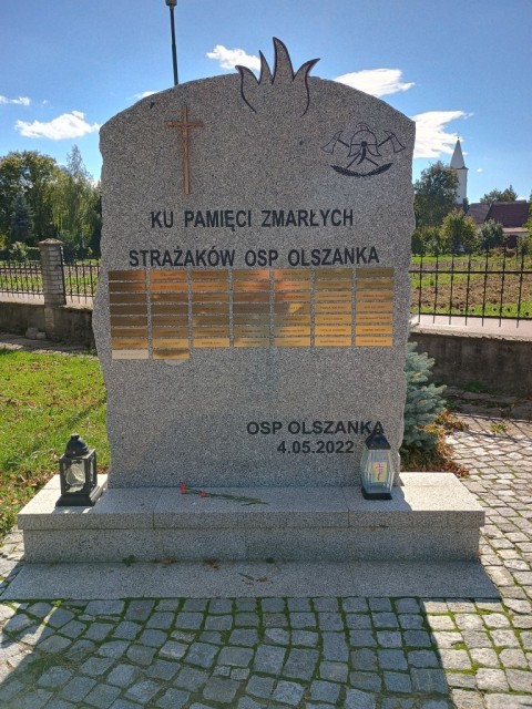 Obelisk w m. Pogorzela upamiętniający zmarłych strażaków Ochotniczej Straży Pożarnej Olszanka