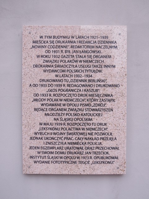 Tablica w Opolu upamiętniająca miejsce istnienia drukarni i redakcji czasopism polskich w latach 1921 - 1939