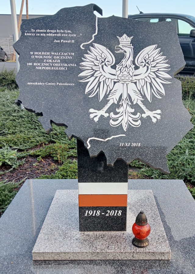 Tablica w Reńskiej Wsi upamiętniająca walczących o wolność Ojczyzny